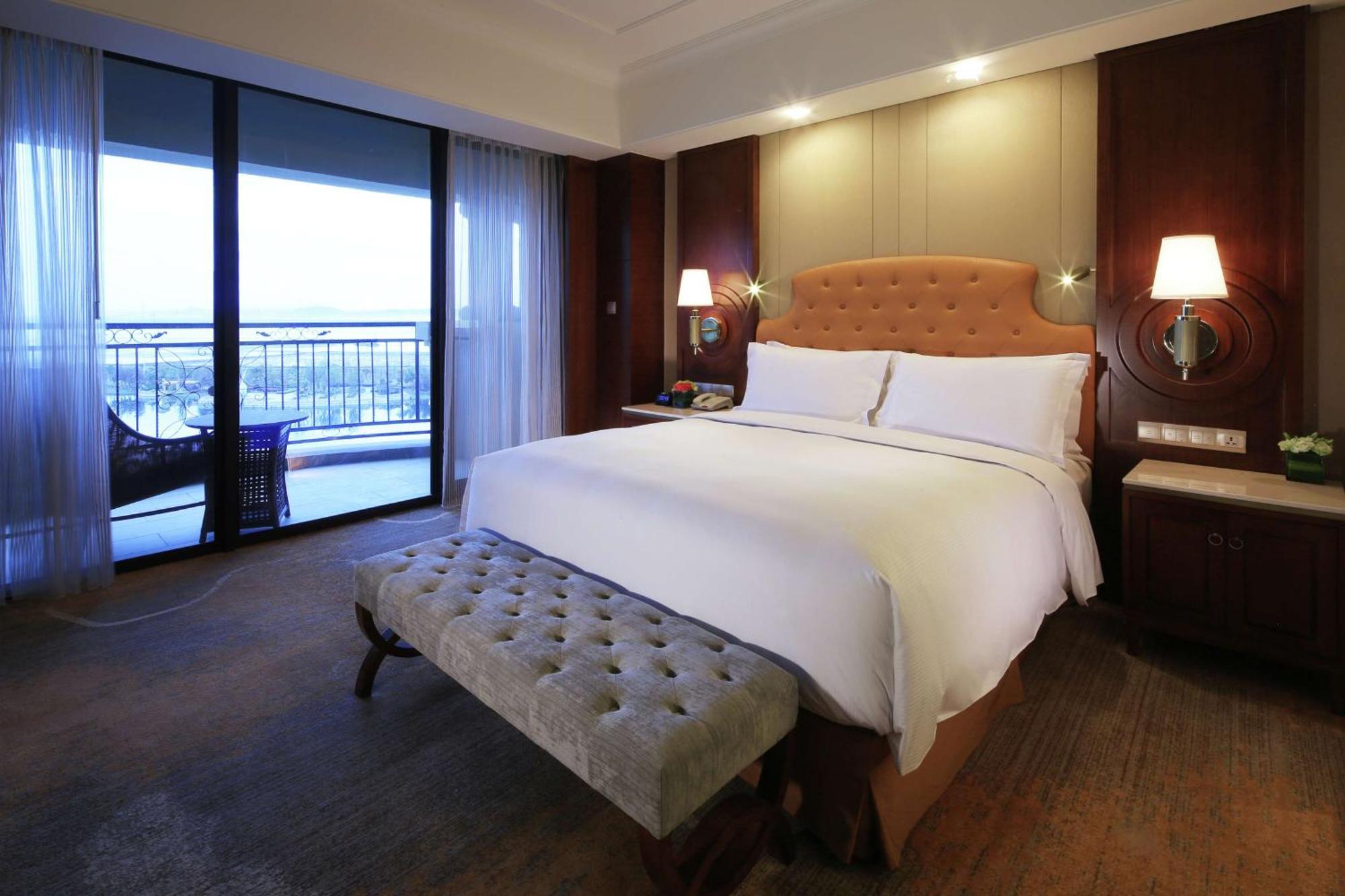 Doubletree By Hilton Ningbo - Chunxiao Hotel Exterior photo